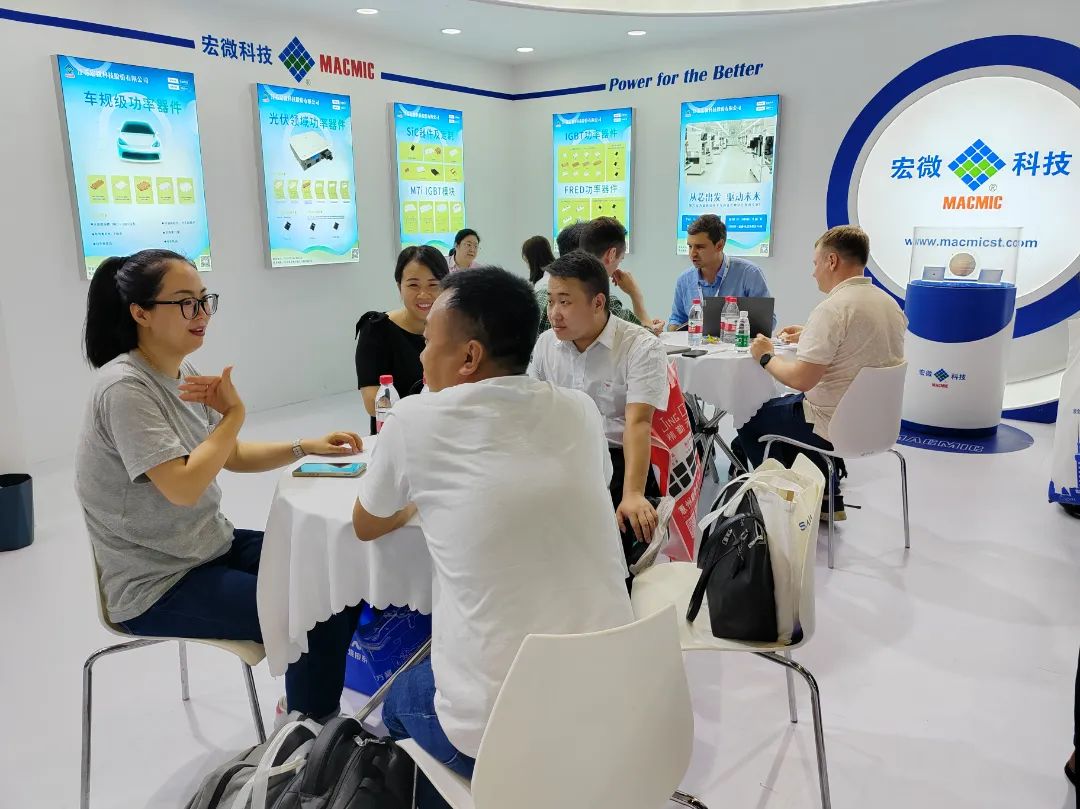 7ff63d0a5701b4b65256e546c3572ca.jpg 展會現場